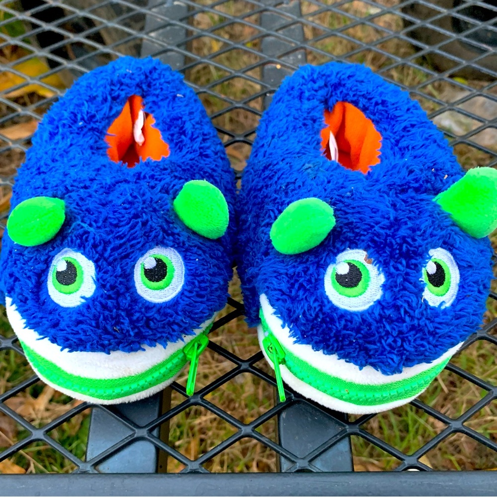 Boys monster footie shoes